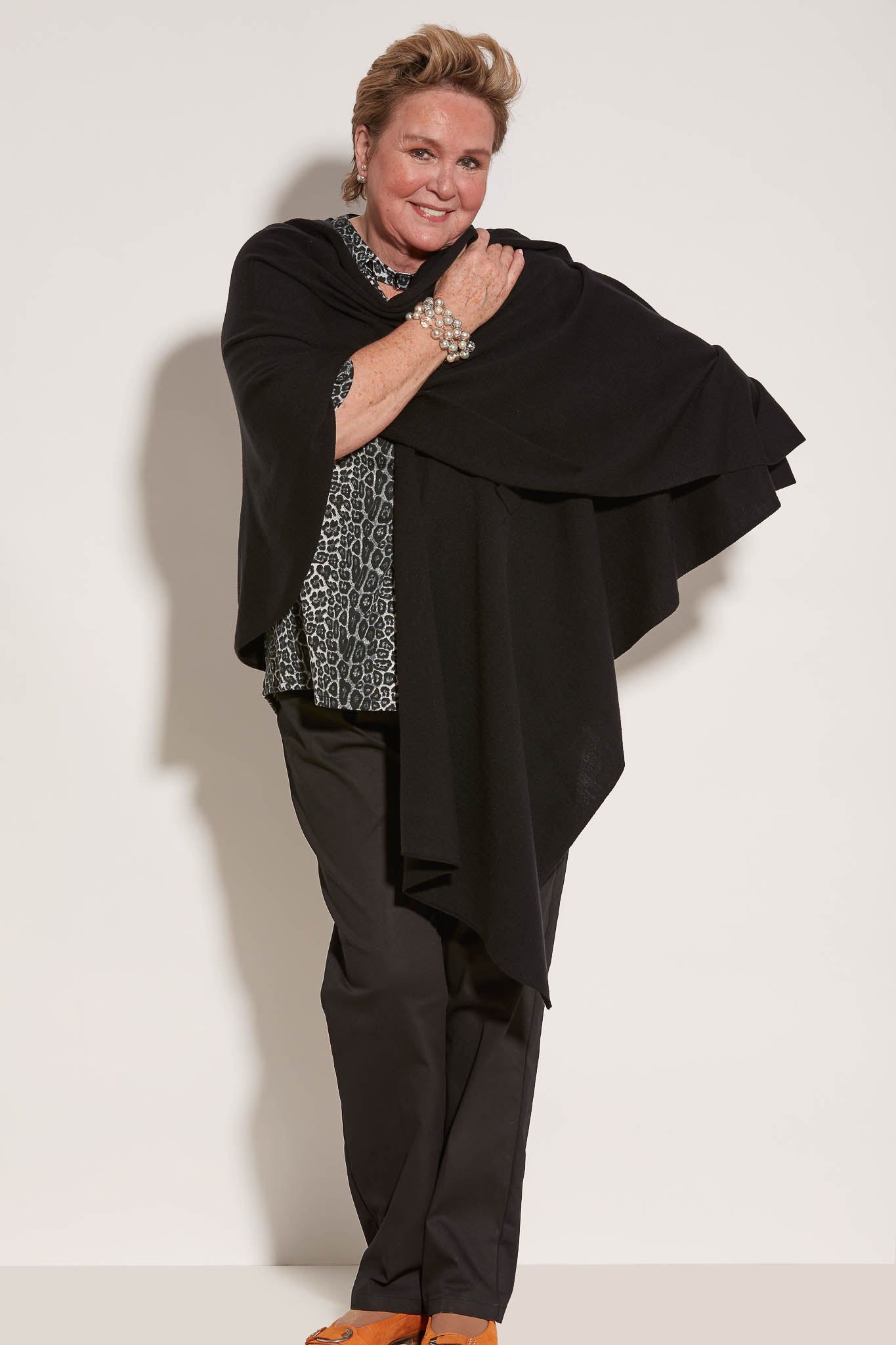 Shawl - Black | Cashmere | Adaptive Clothing by Ovidis